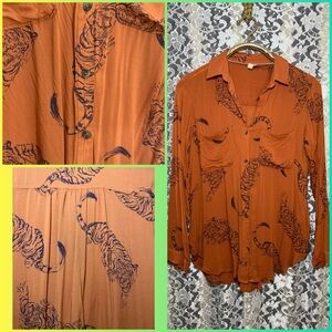 Pilcro orange Button Down Shirt blouse with purple Tiger Design small euc